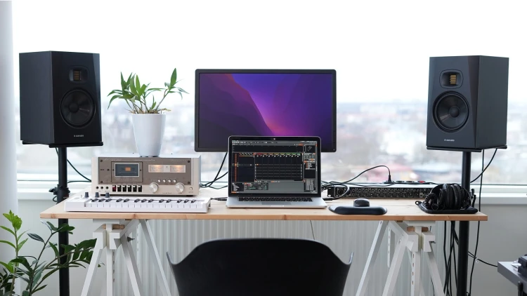 Monitor studyjny aktywny ADAM Audio T7V 7" (sztuka)