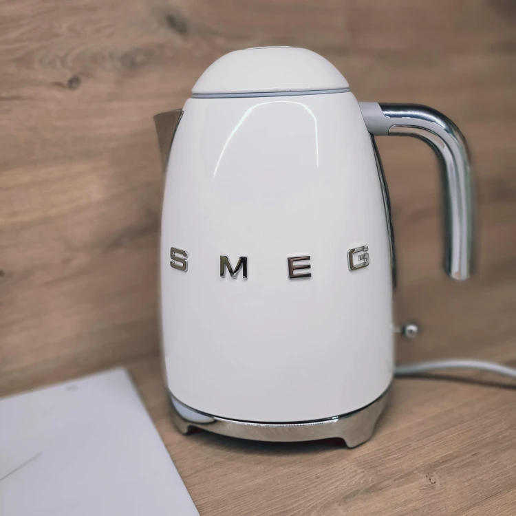 SMEG KLF03WHEU Elektrischer Wasserkocher, weiß